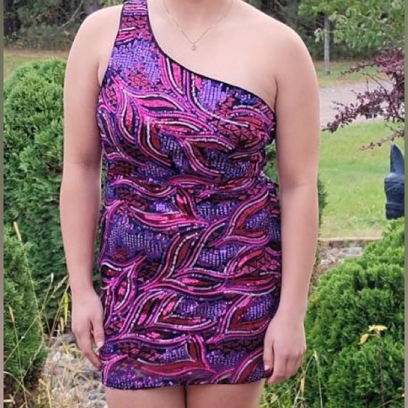 GCU Lulus beautiful 1 shoulder sequence, mini dress. - Picture 2 of 4